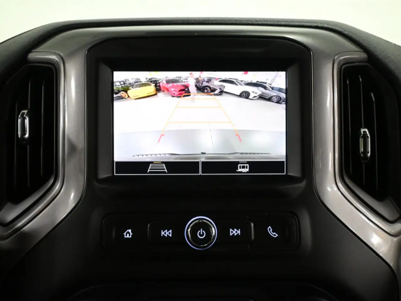Chevrolet Silverado 1500 - Image 18
