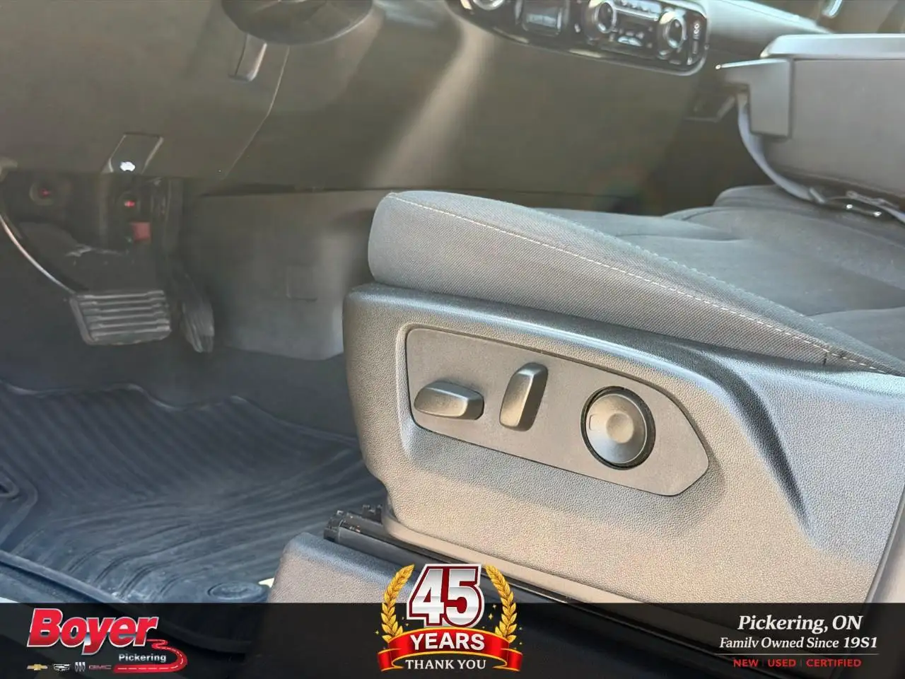 Chevrolet Silverado 1500 - Image 12