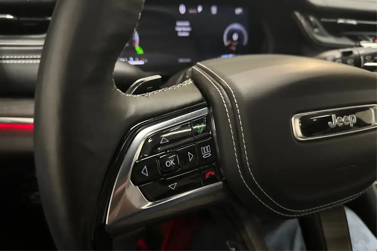 Jeep Grand Cherokee - Image 28
