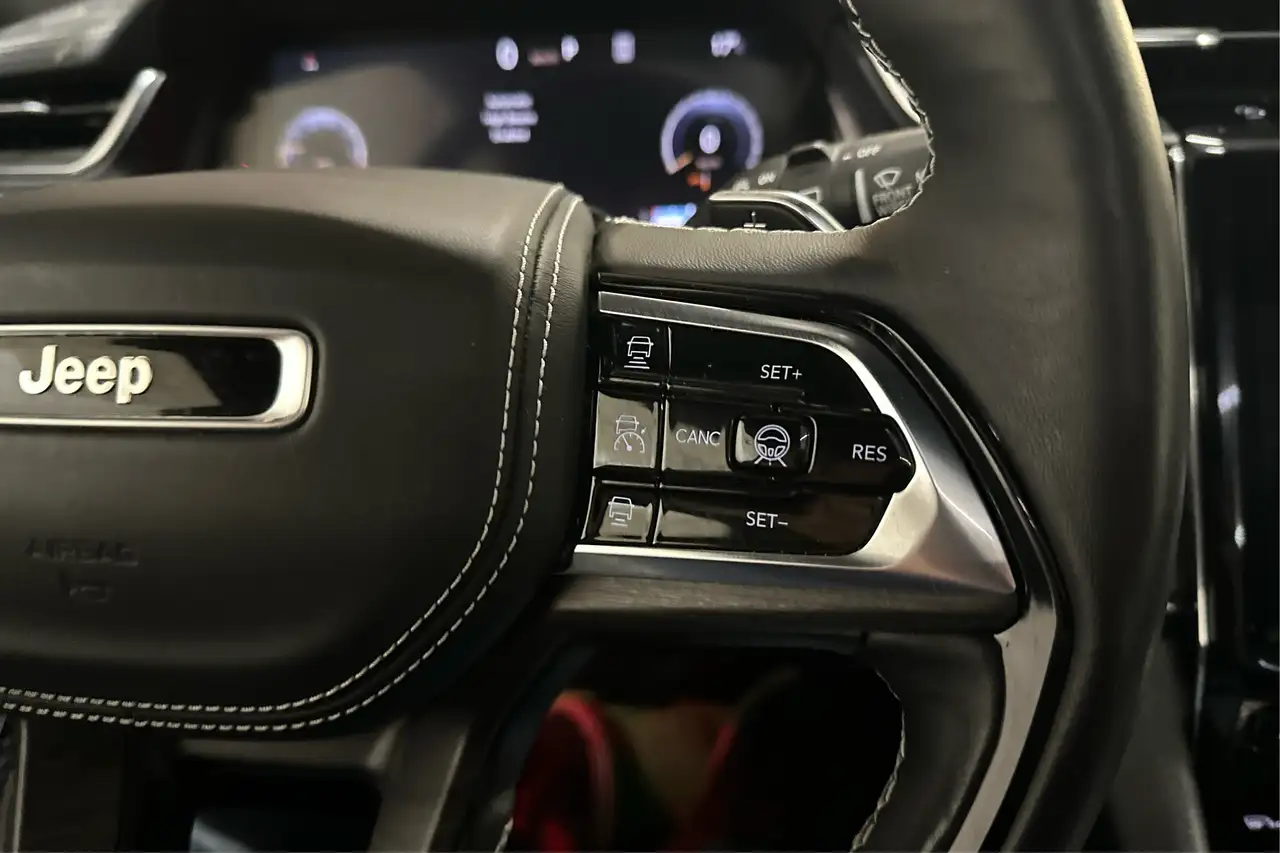 Jeep Grand Cherokee - Image 29