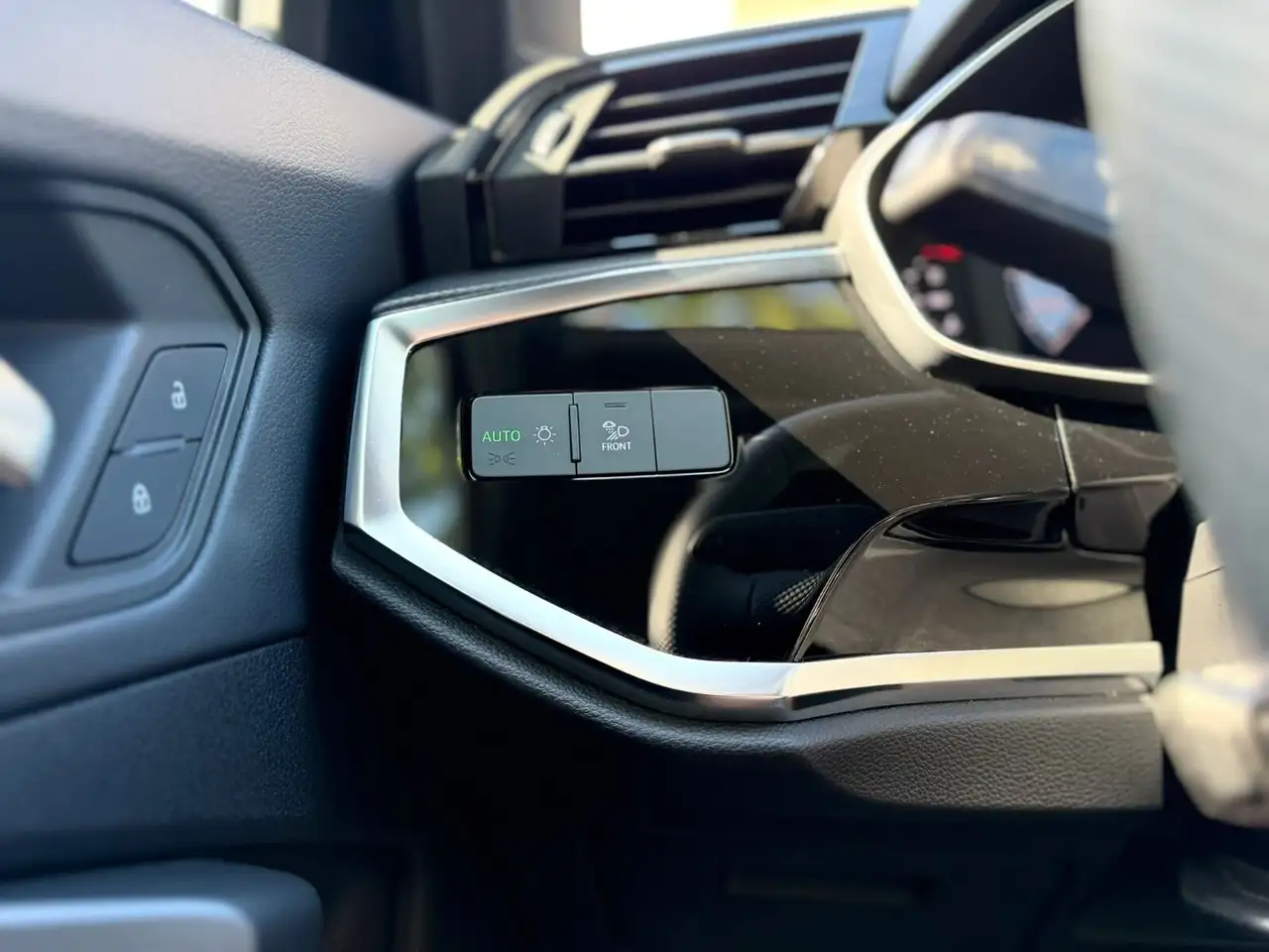 Audi Q3 - Image 18
