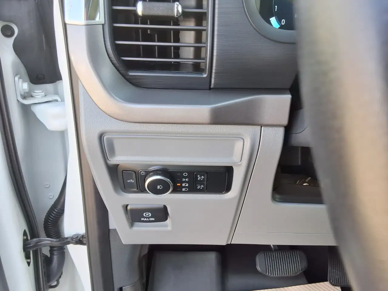 Ford F-150 - Image 29