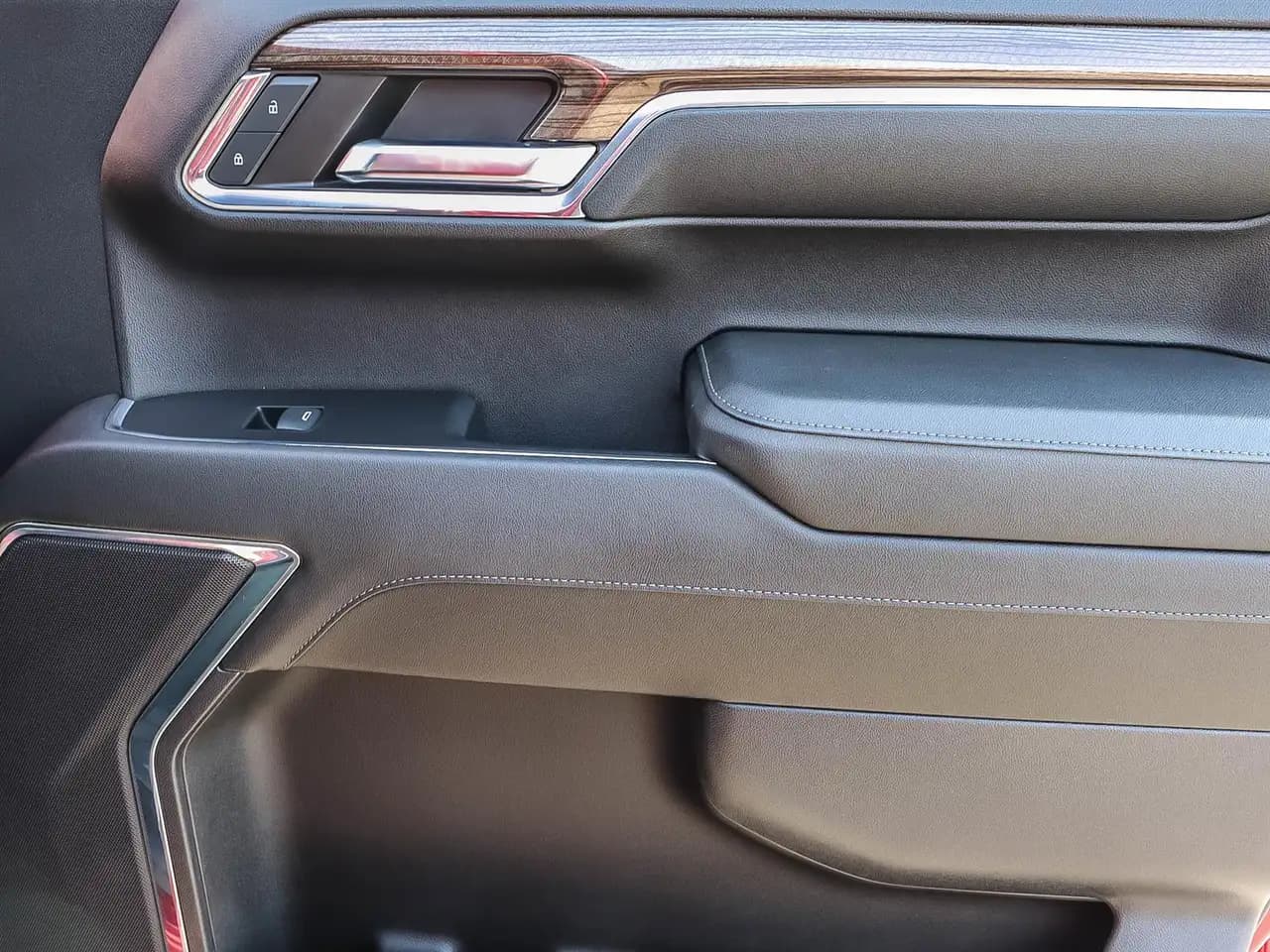 Chevrolet Silverado 1500 - Image 19