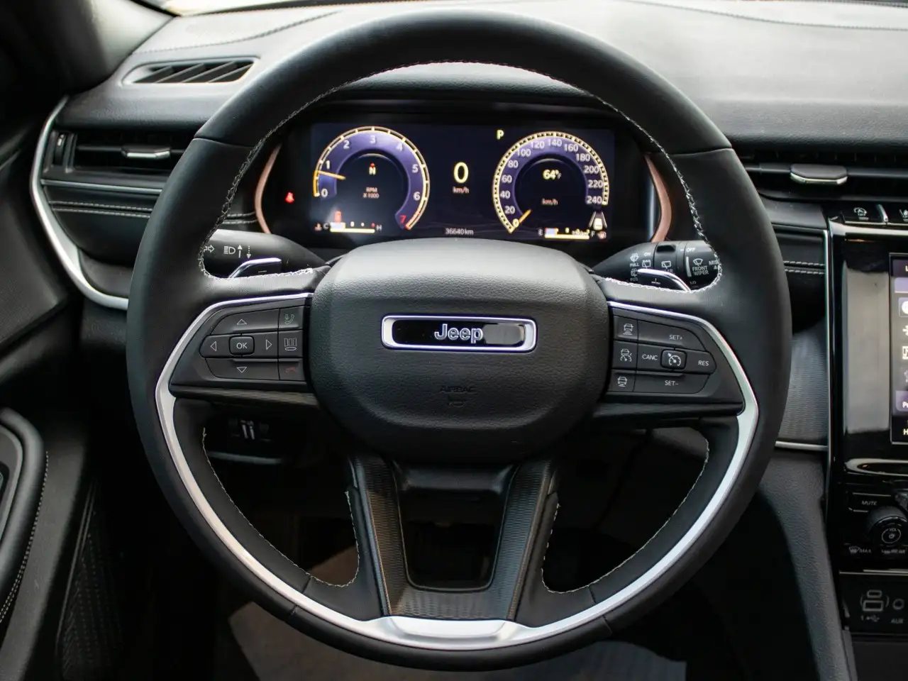 Jeep Grand Cherokee - Image 10