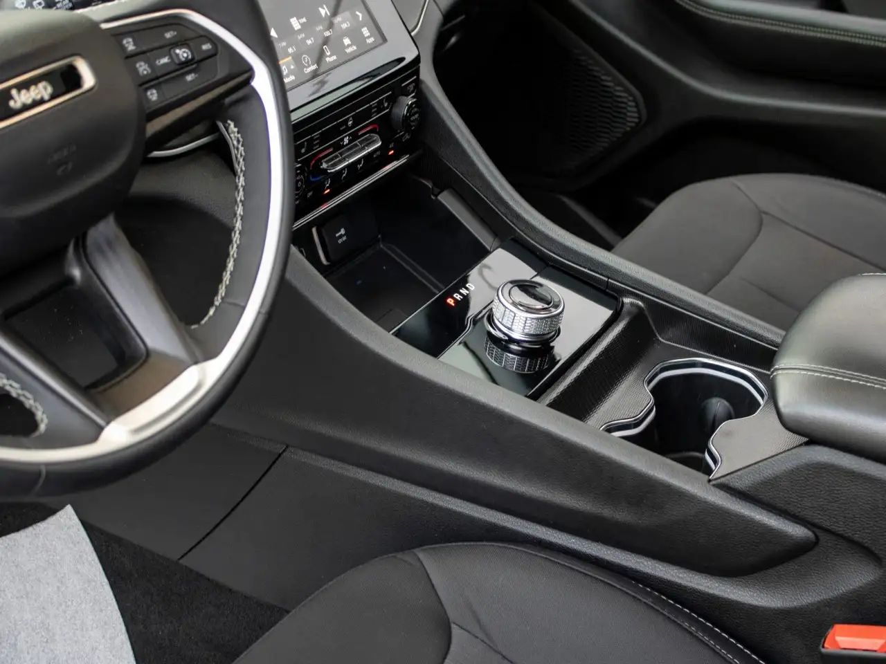 Jeep Grand Cherokee - Image 17