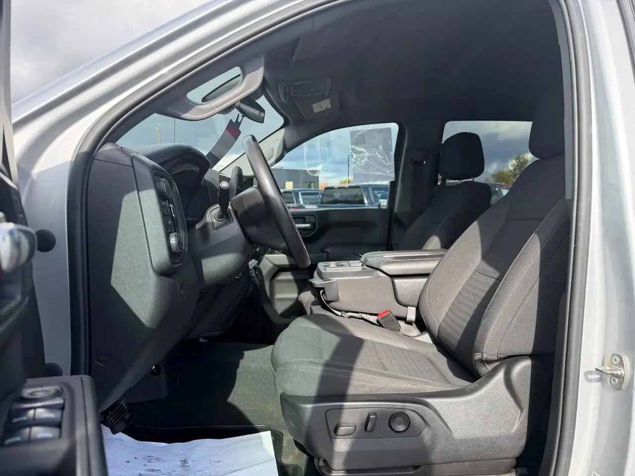 Chevrolet Silverado 1500 - Image 13