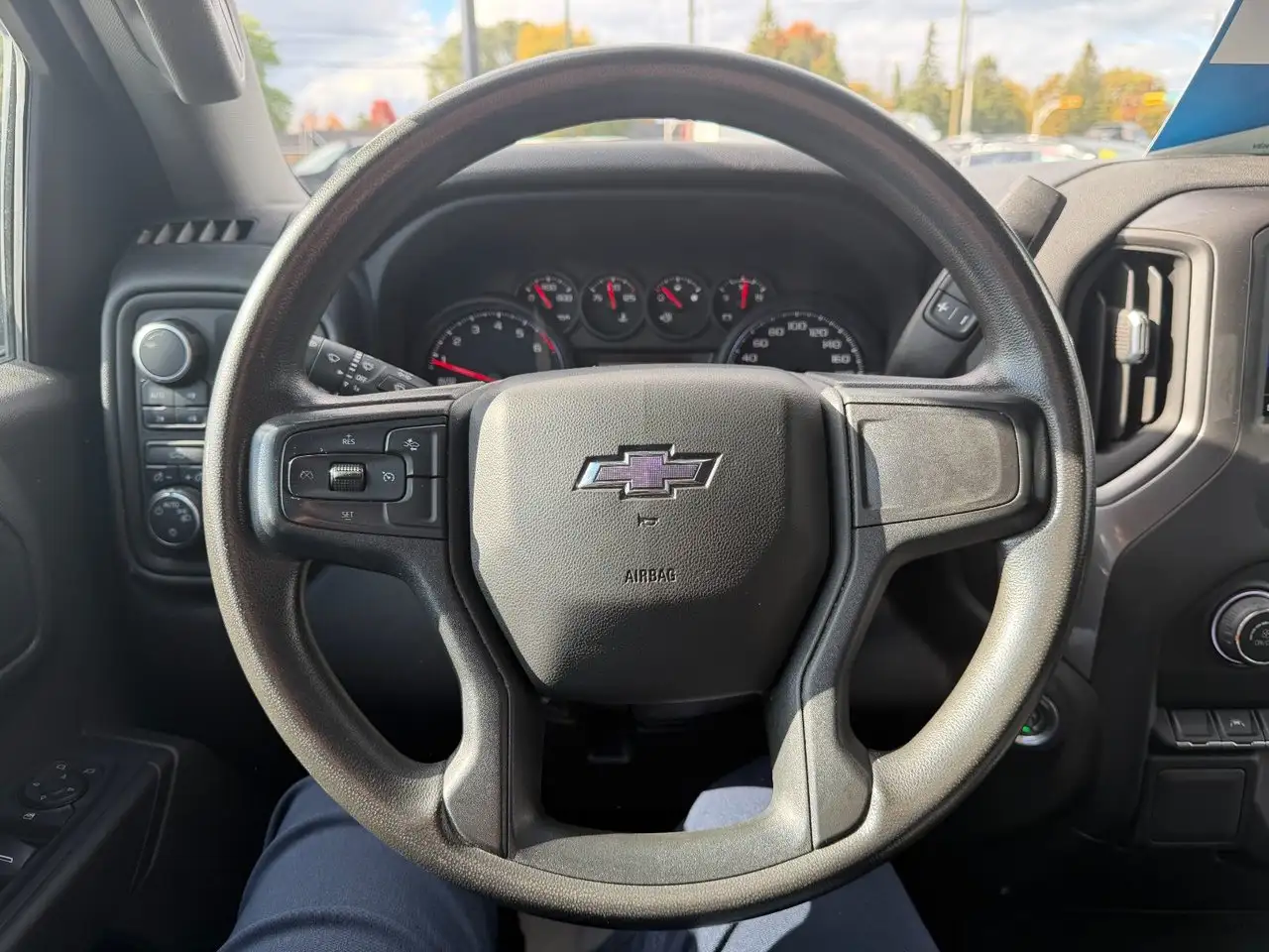 Chevrolet Silverado 1500 - Image 19