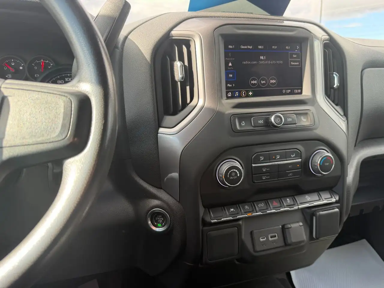 Chevrolet Silverado 1500 - Image 18