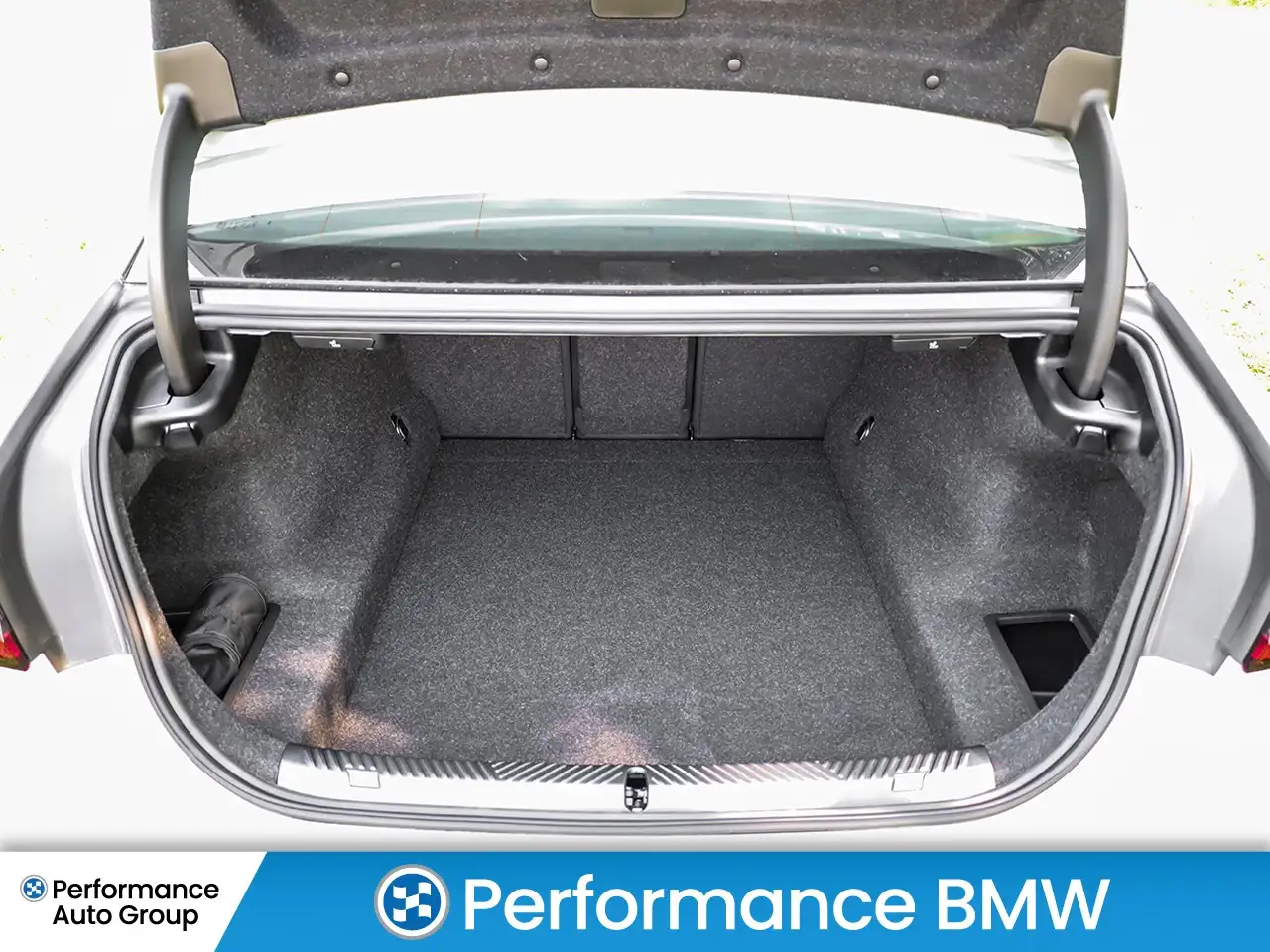 BMW 5 Series - Image 11