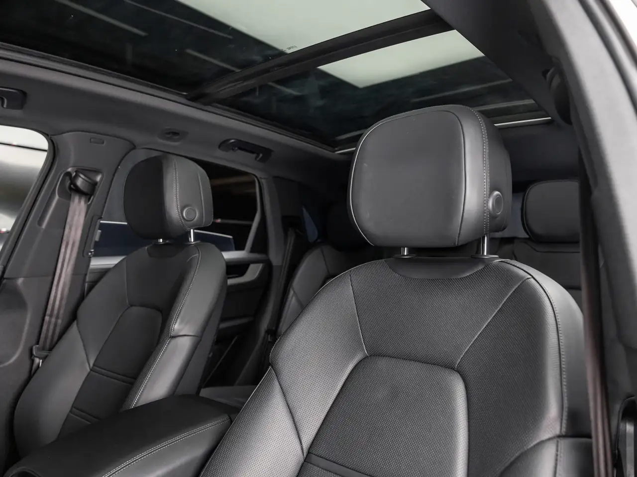 Porsche Cayenne - Image 11