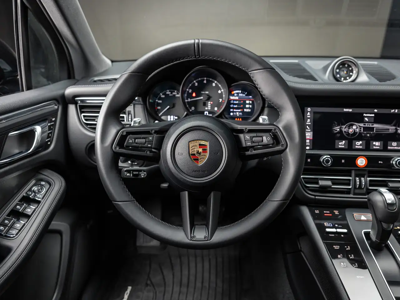 Porsche Macan - Image 11