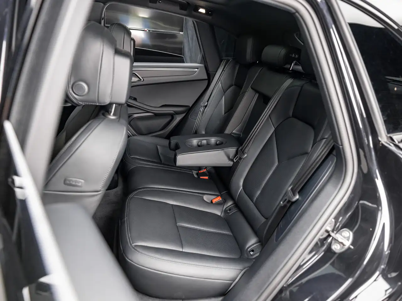 Porsche Macan - Image 22