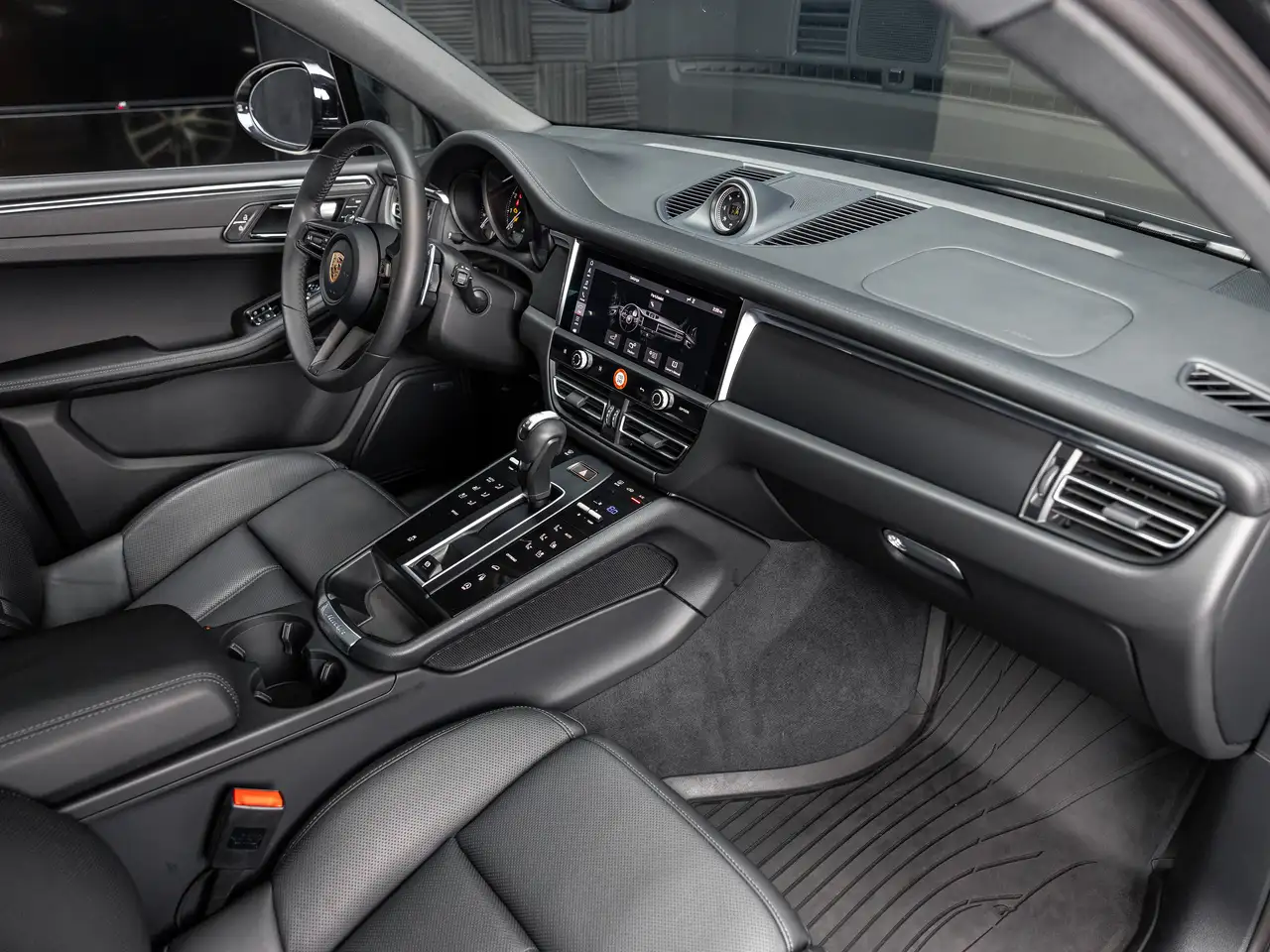 Porsche Macan - Image 21