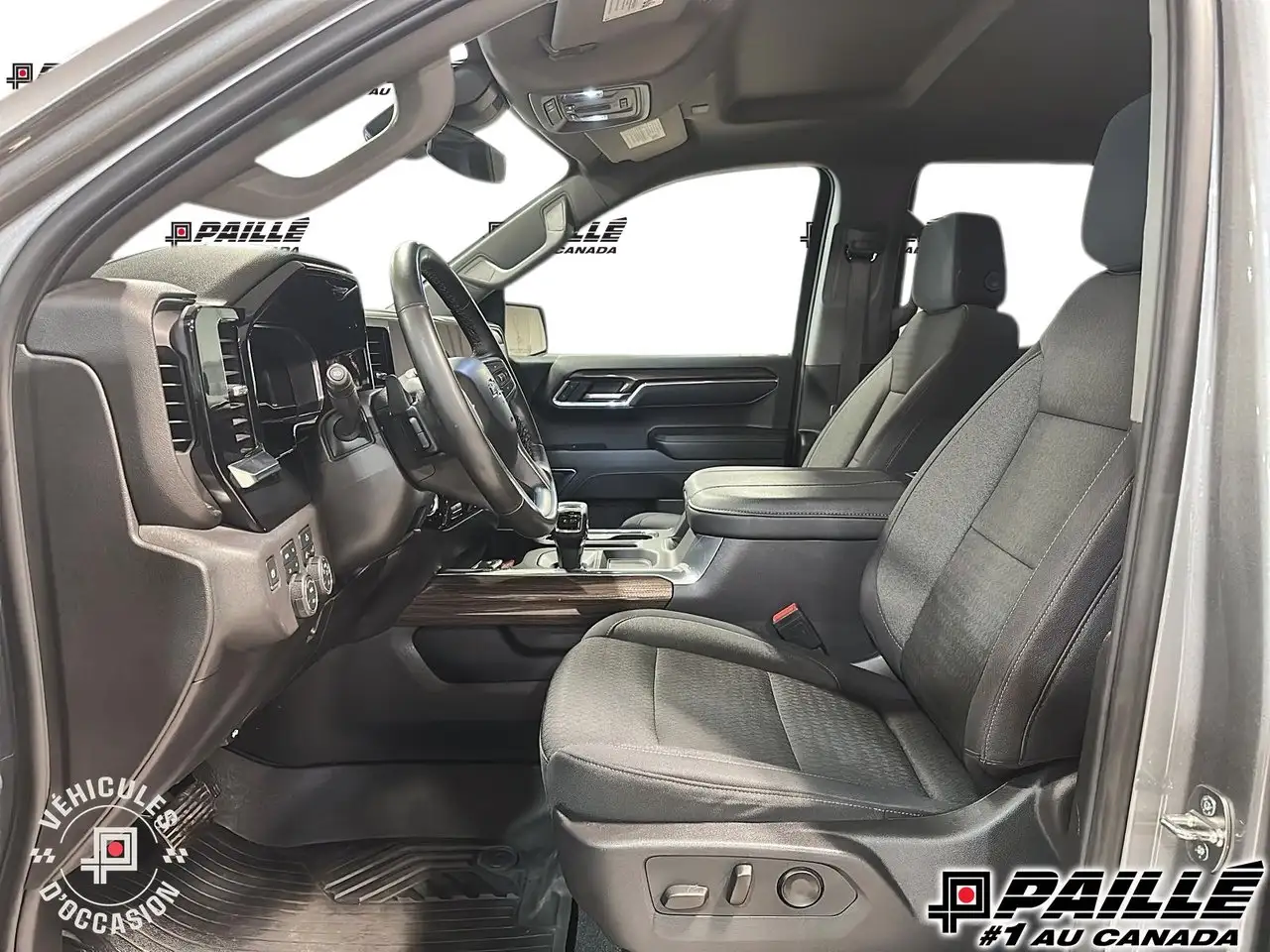 Chevrolet Silverado 1500 - Image 12