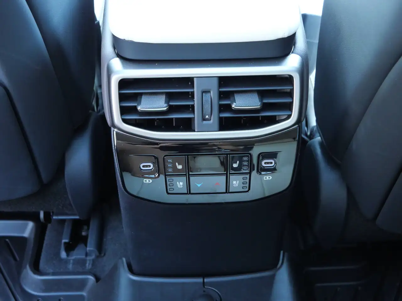 Lexus RX - Image 27