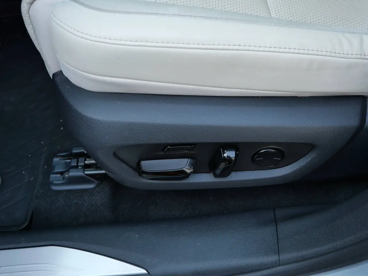 Lexus RX - Image 12