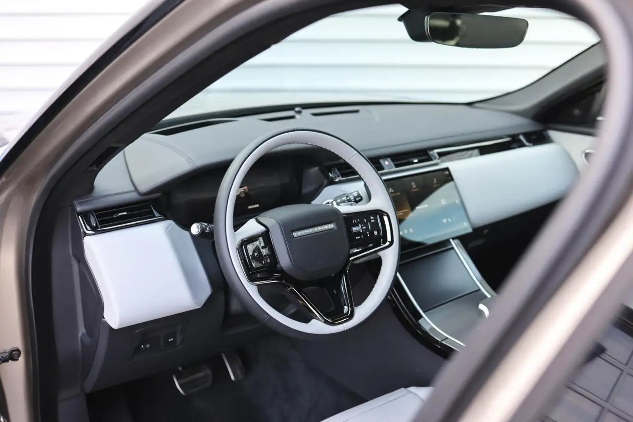 Land Rover Range Rover Velar - Image 17