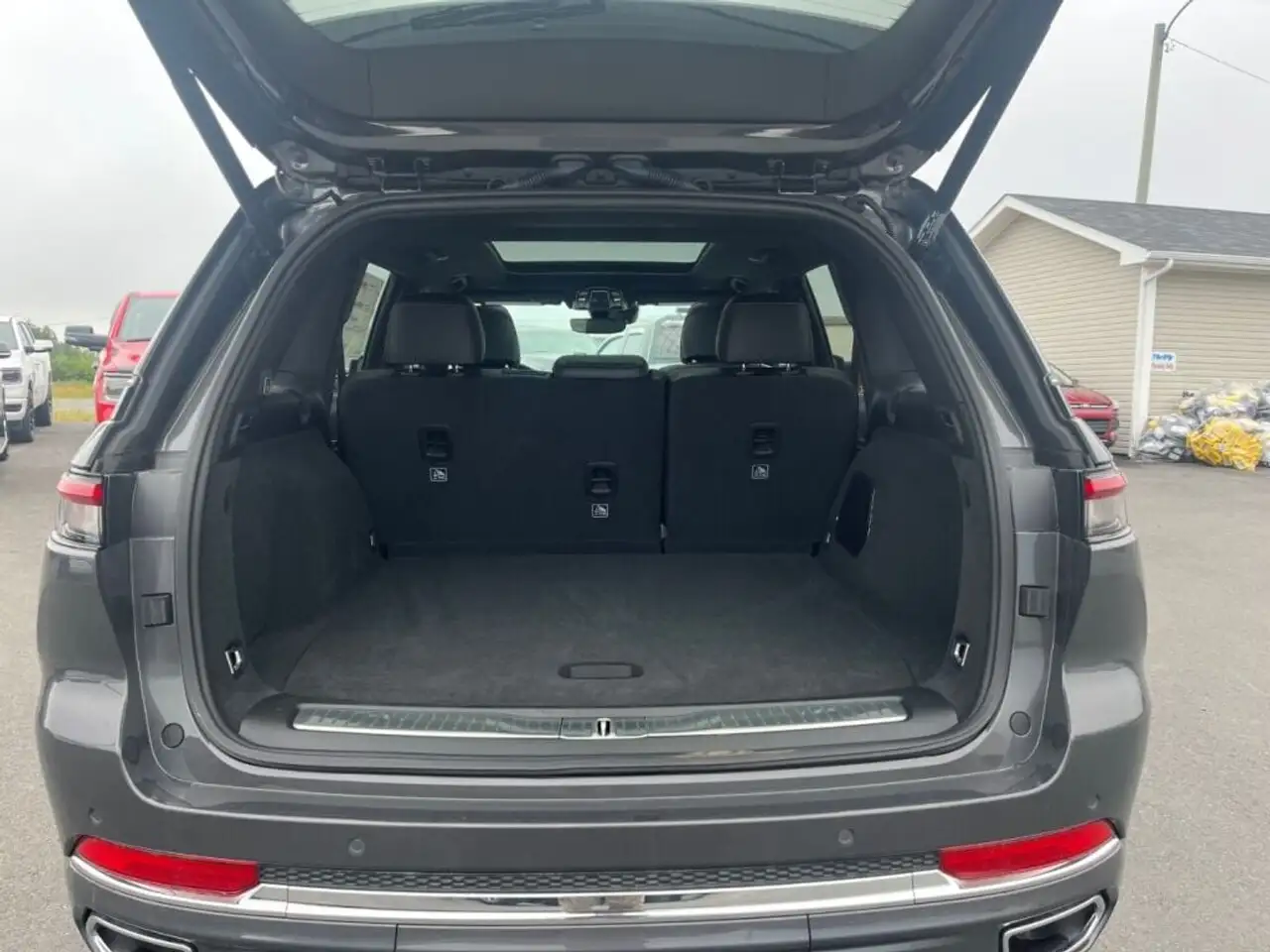 Jeep Grand Cherokee - Image 26