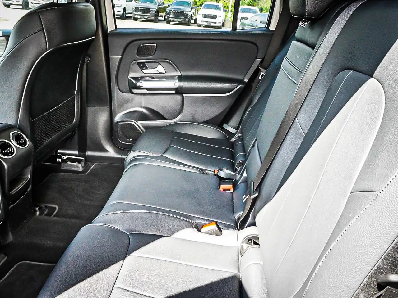 Mercedes-Benz EQB - Image 17