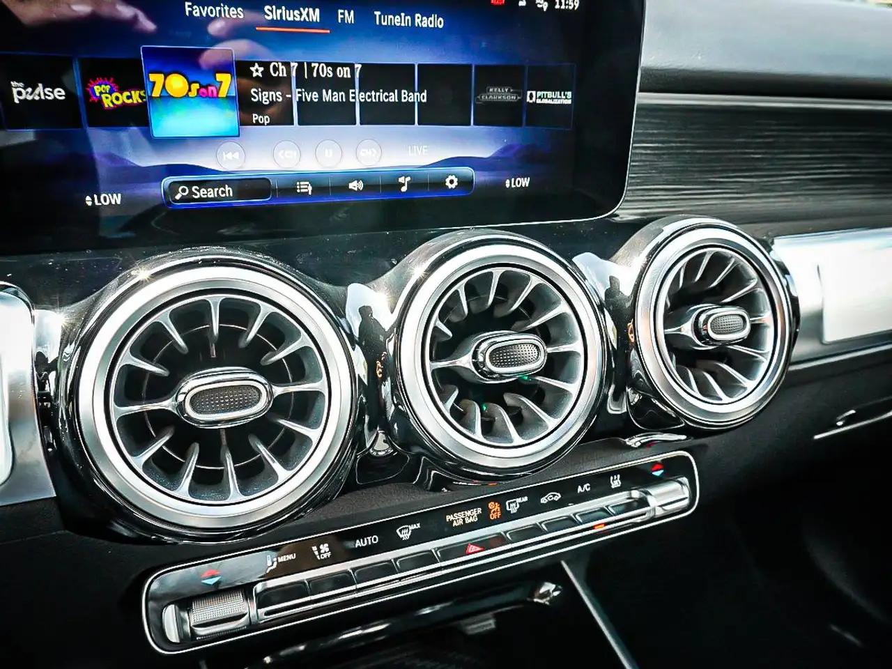 Mercedes-Benz EQB - Image 25