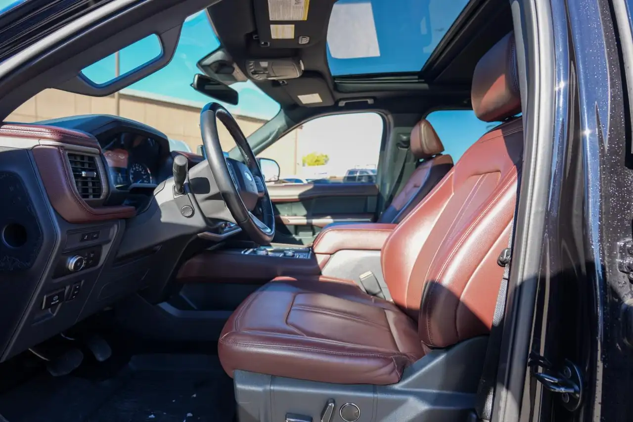 Ford Expedition - Image 14
