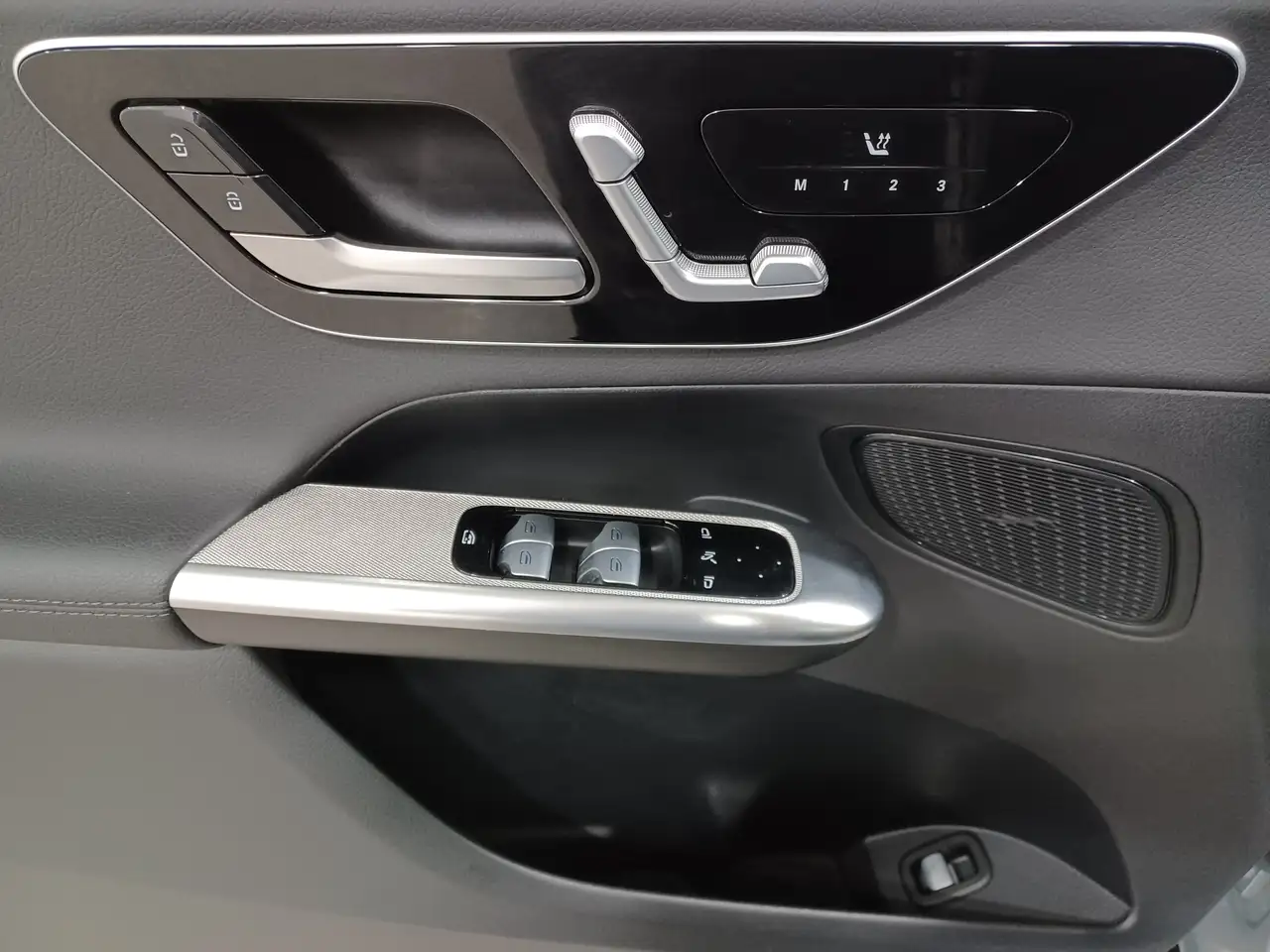 Mercedes-Benz GLC - Image 17