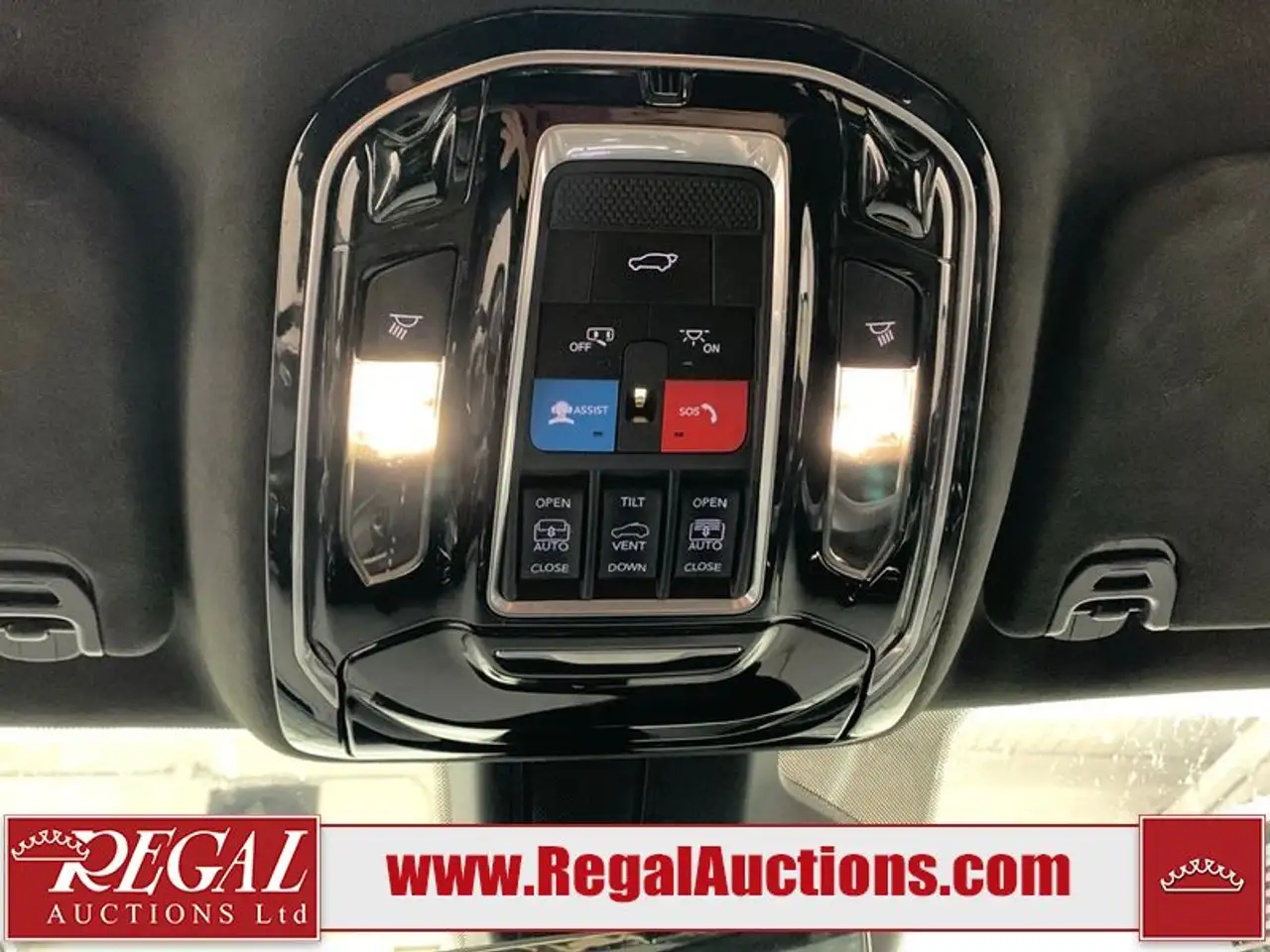 Jeep Grand Wagoneer - Image 21