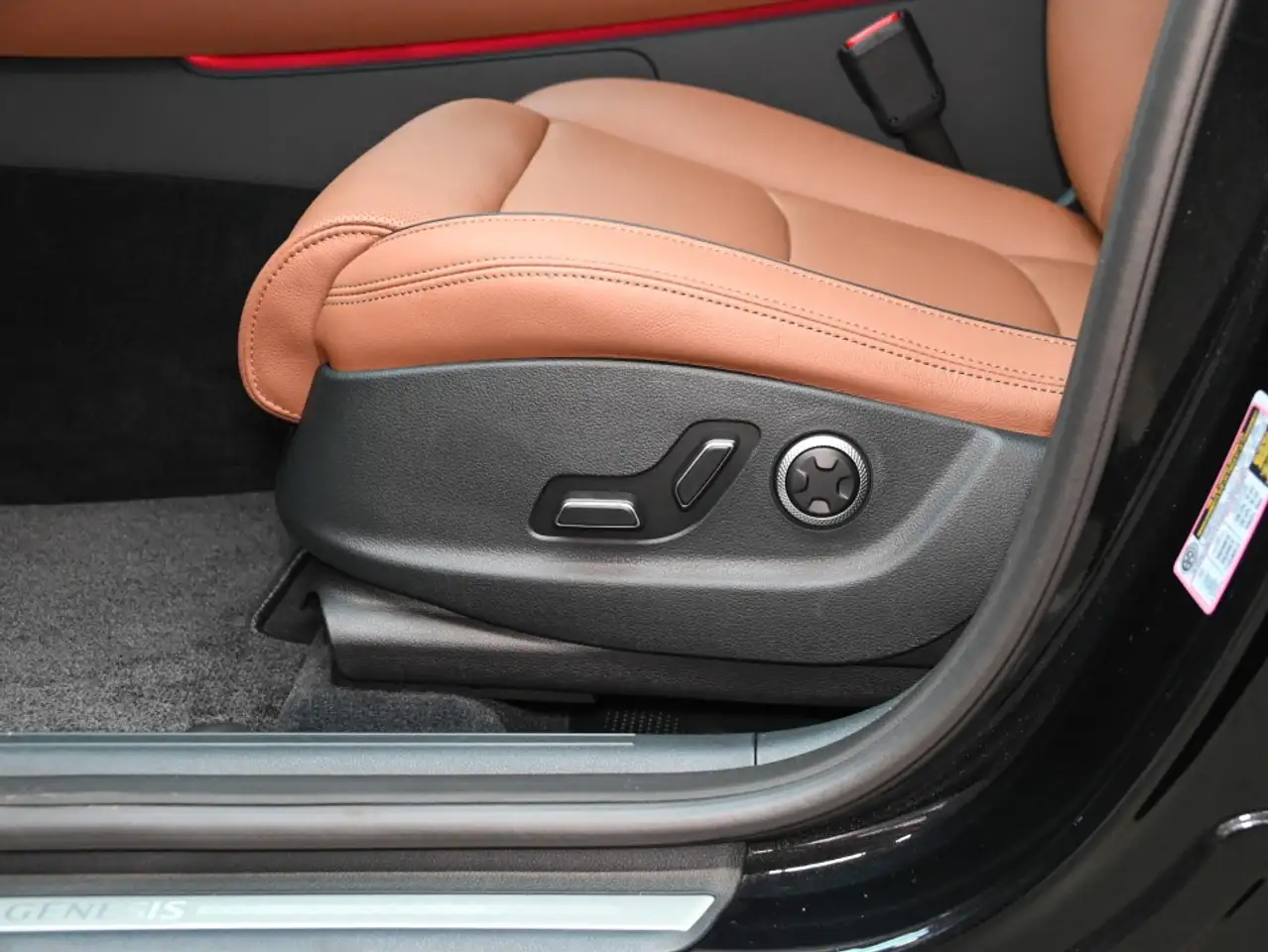 Genesis GV70 - Image 2