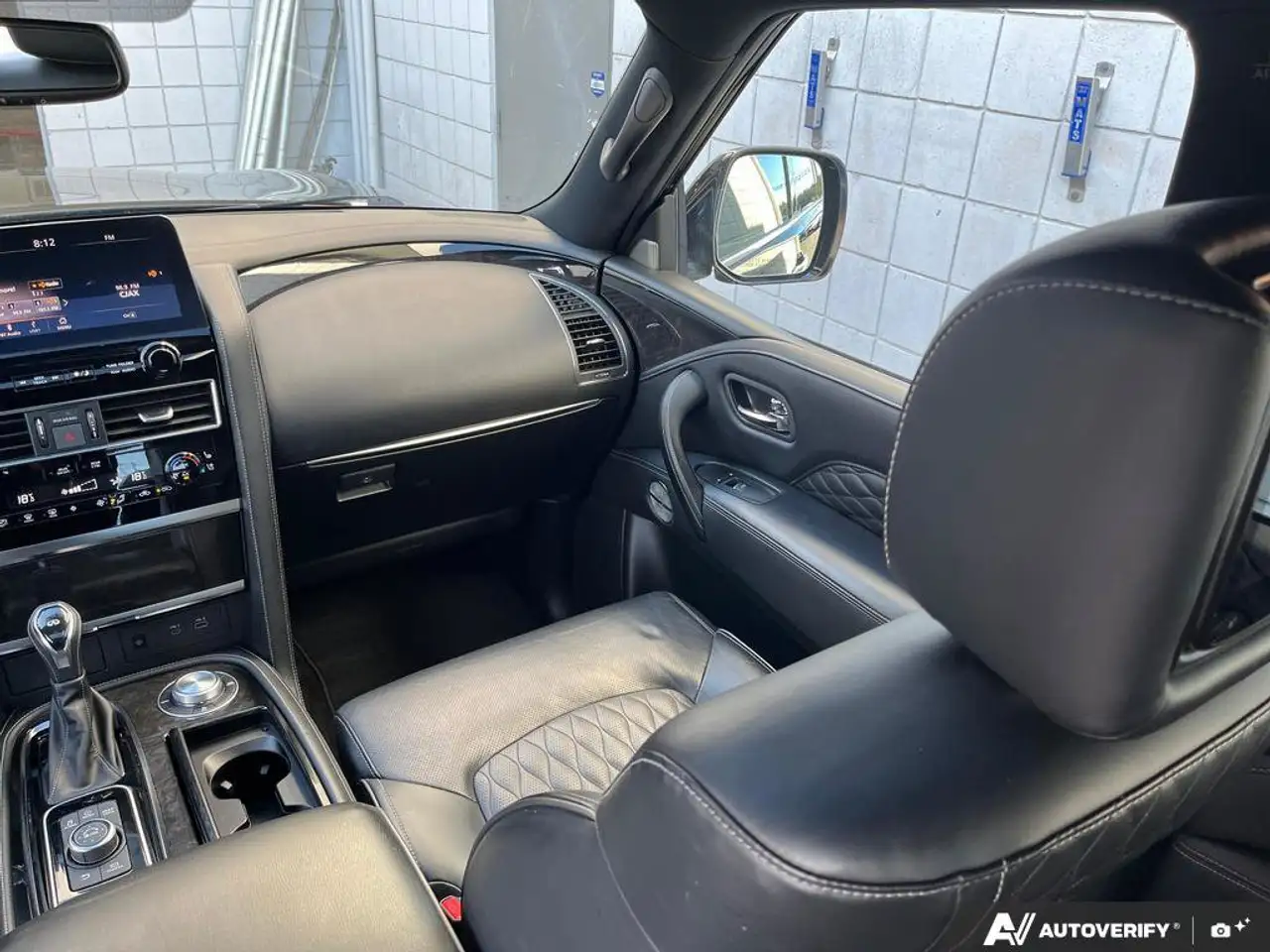 Infiniti QX80 - Image 25