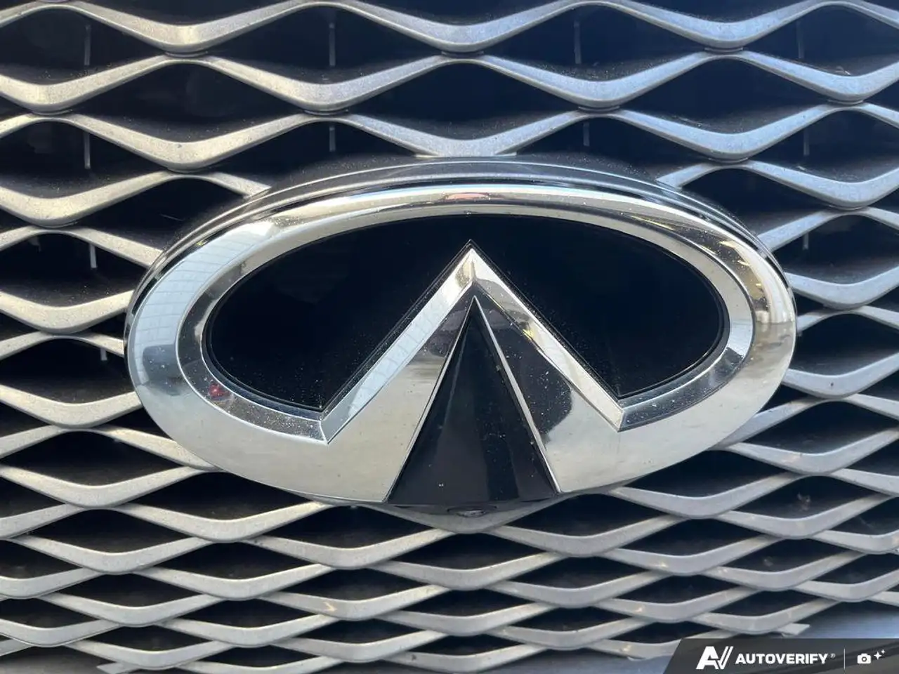 Infiniti QX80 - Image 9