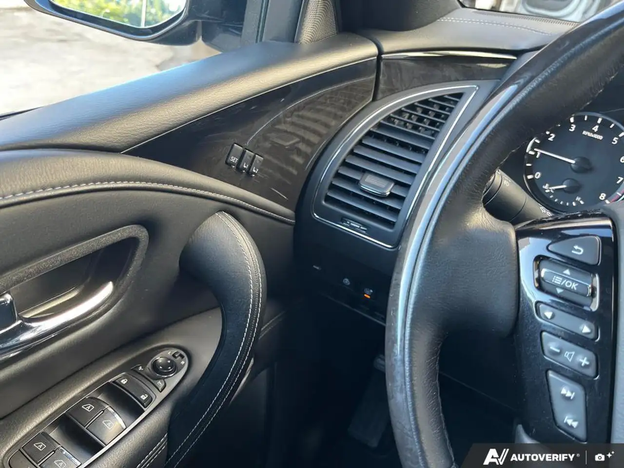Infiniti QX80 - Image 17