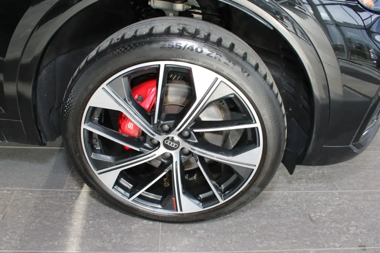 Audi SQ5 - Image 22