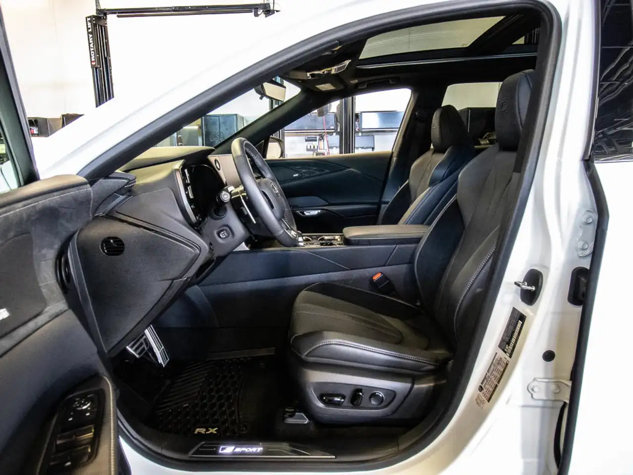 Lexus RX 350 - Image 11
