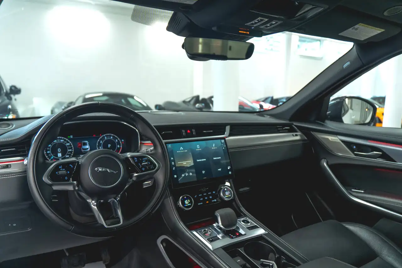 Jaguar F-Pace - Image 9