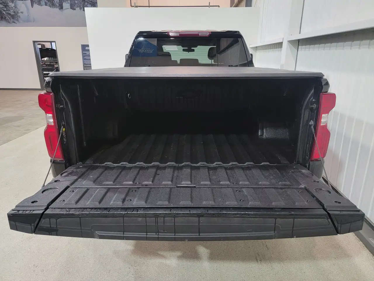 Chevrolet Silverado 1500 - Image 7
