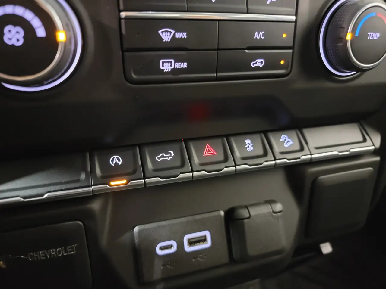 Chevrolet Silverado 1500 - Image 24