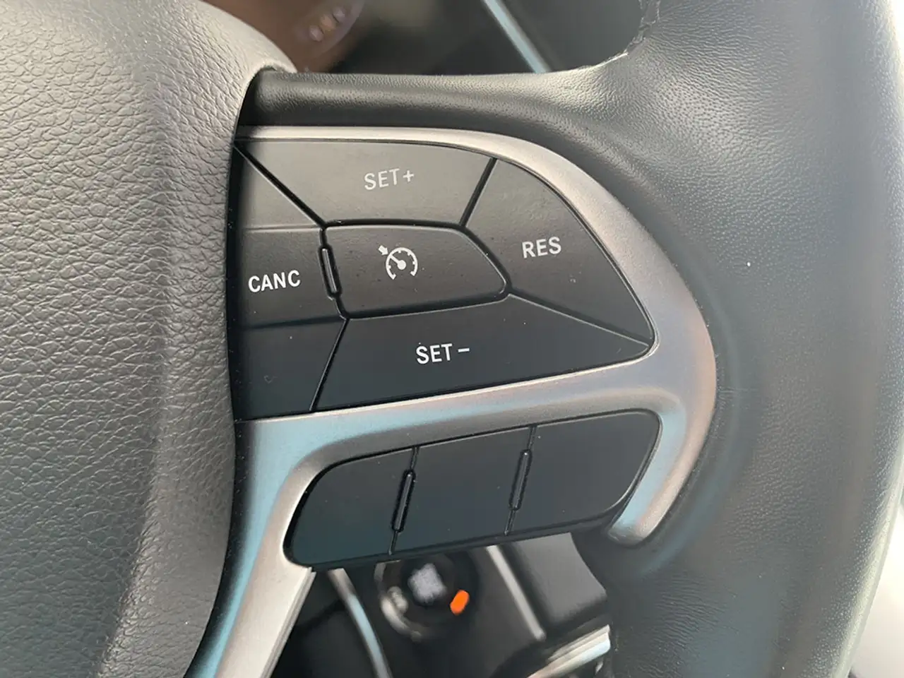 Jeep Grand Cherokee - Image 19