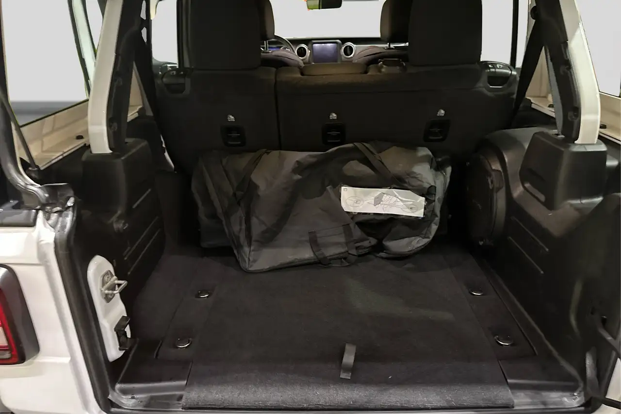 Jeep Wrangler - Image 10