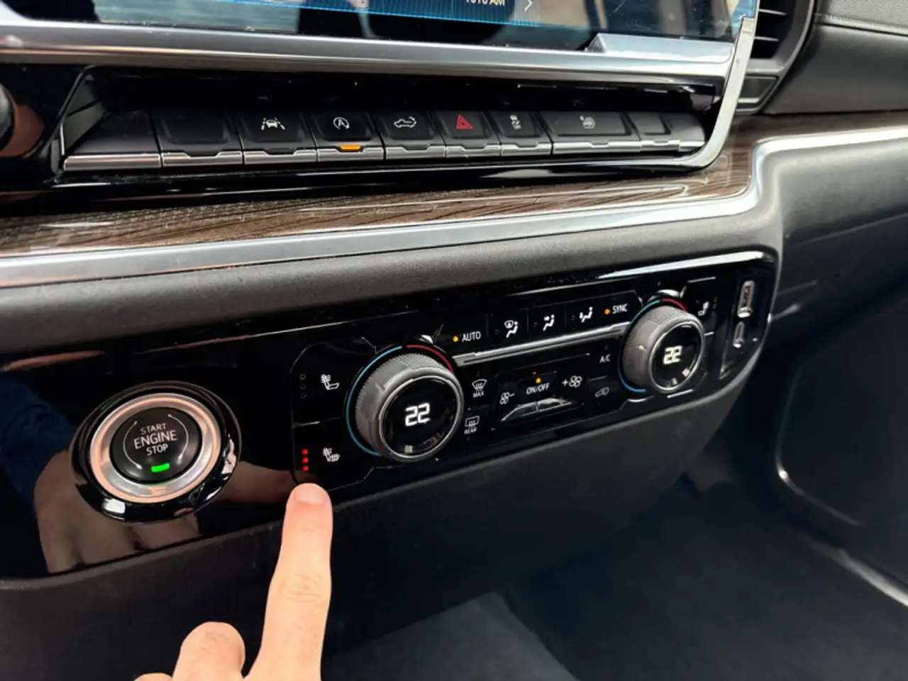 Chevrolet Silverado 1500 - Image 18
