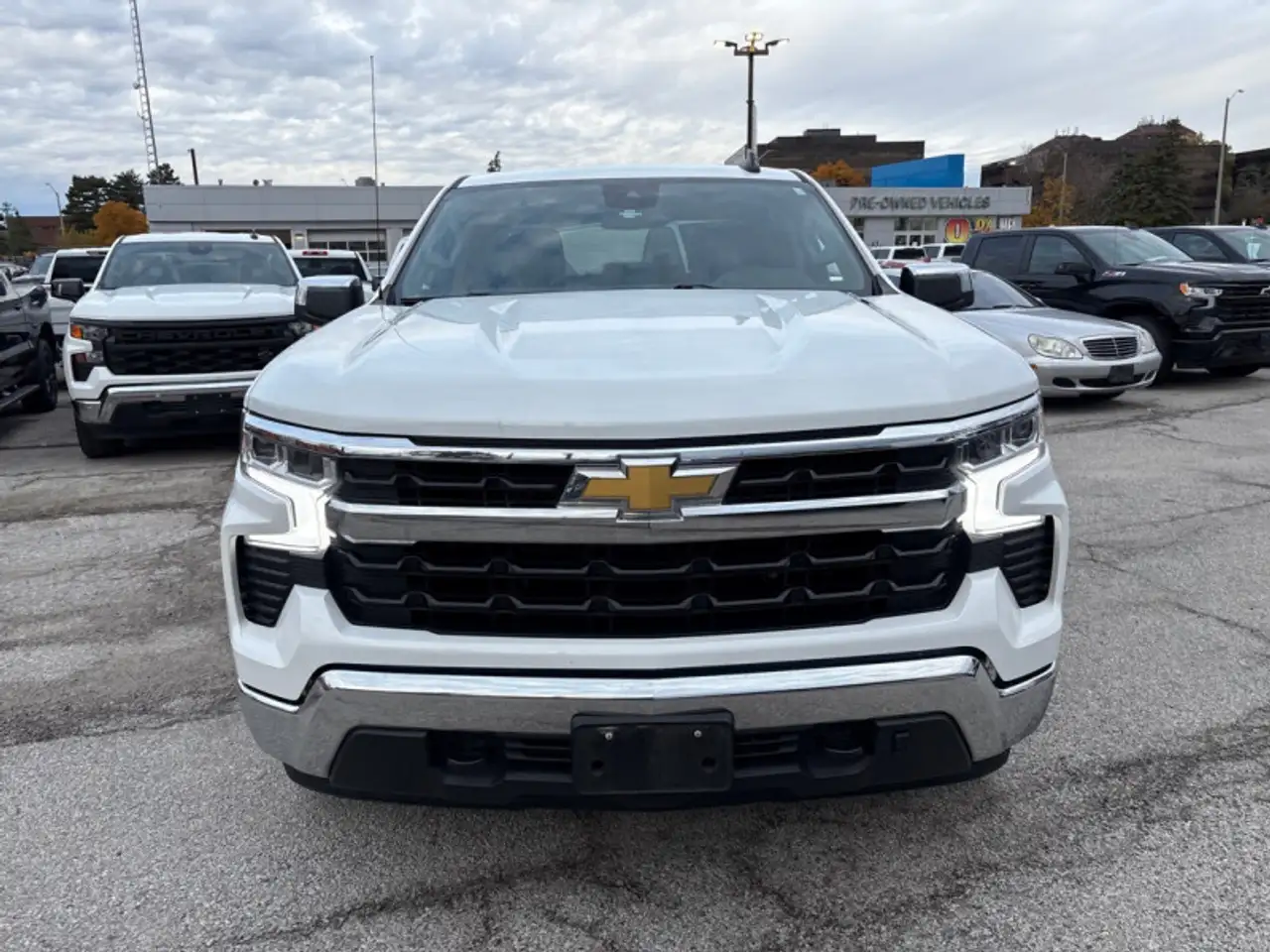 Chevrolet Silverado 1500 - Image 10