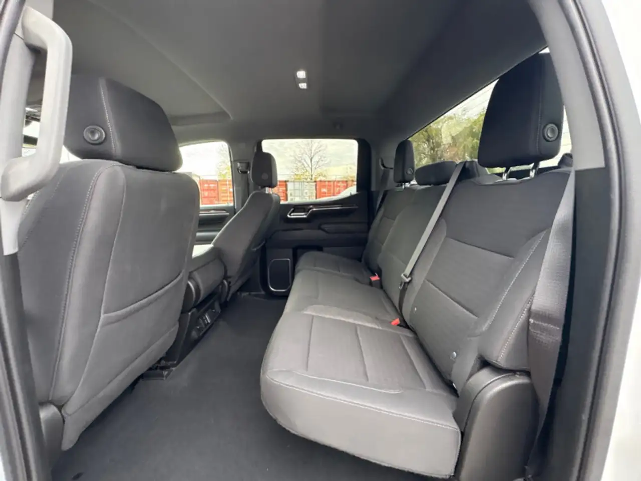 Chevrolet Silverado 1500 - Image 19