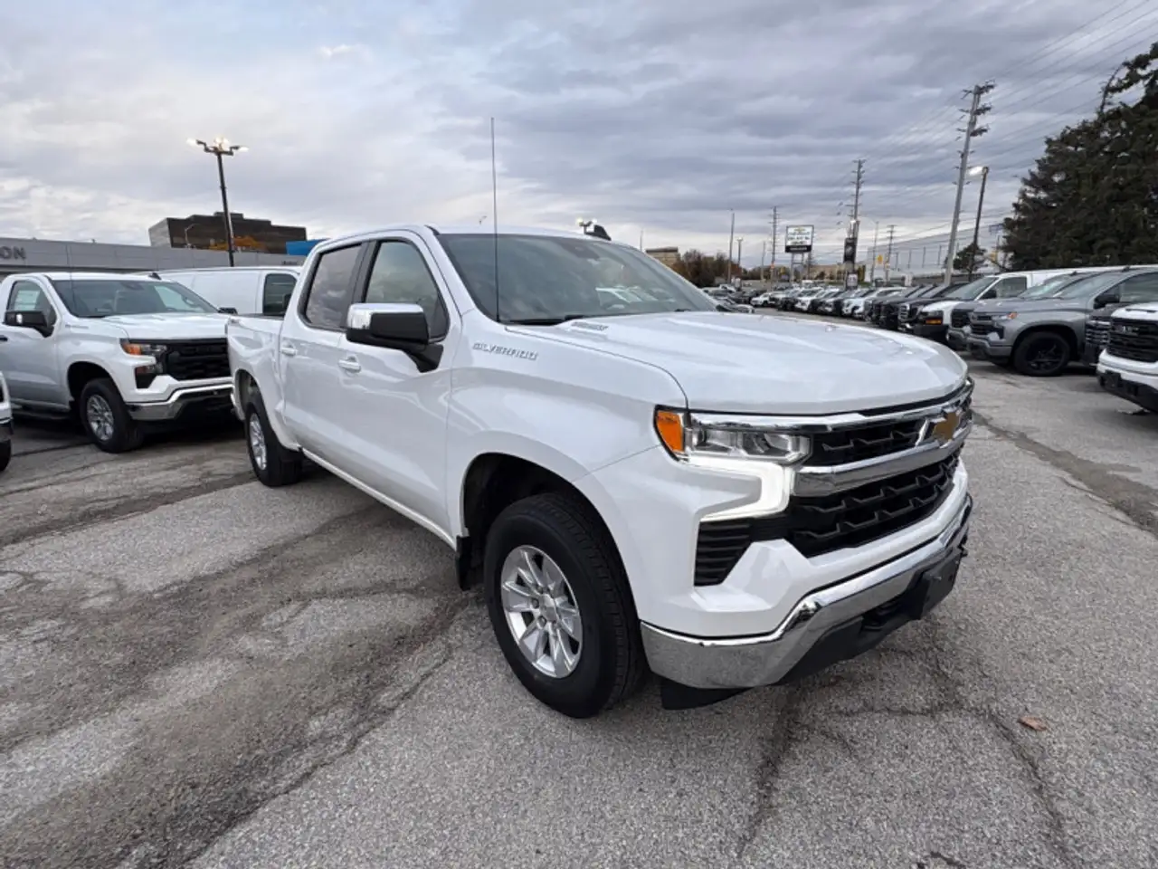 Chevrolet Silverado 1500 - Image 9