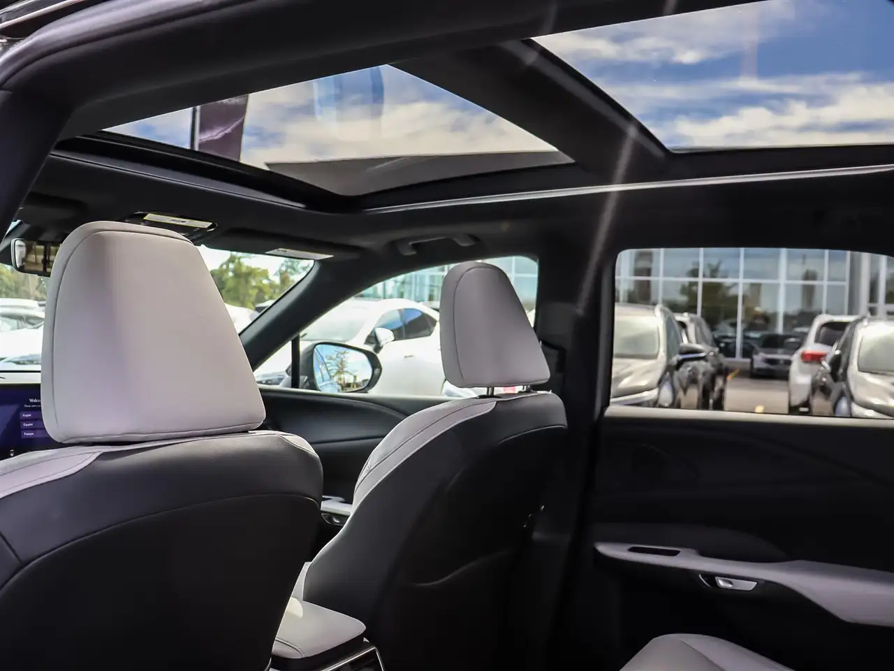 Lexus RX - Image 12