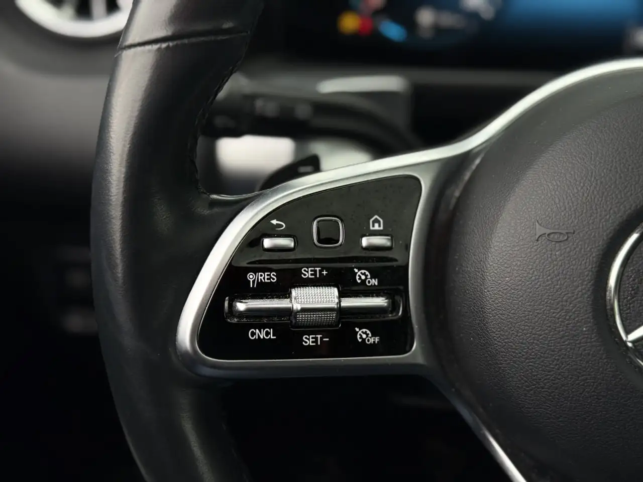 Mercedes-Benz GLB - Image 18