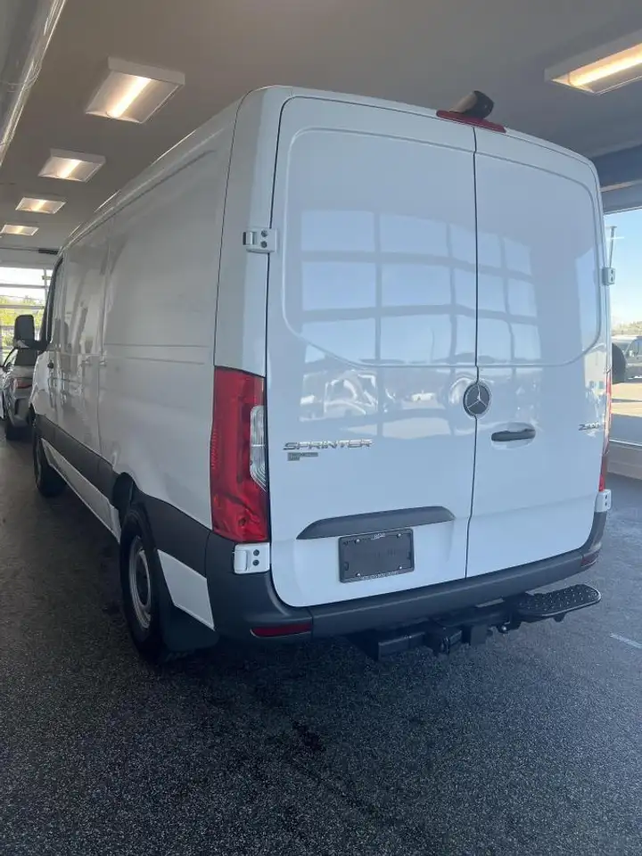Mercedes-Benz Sprinter - Image 8