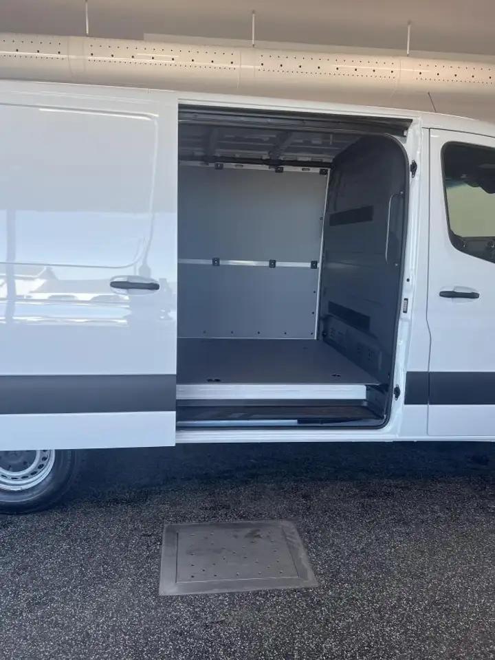 Mercedes-Benz Sprinter - Image 11