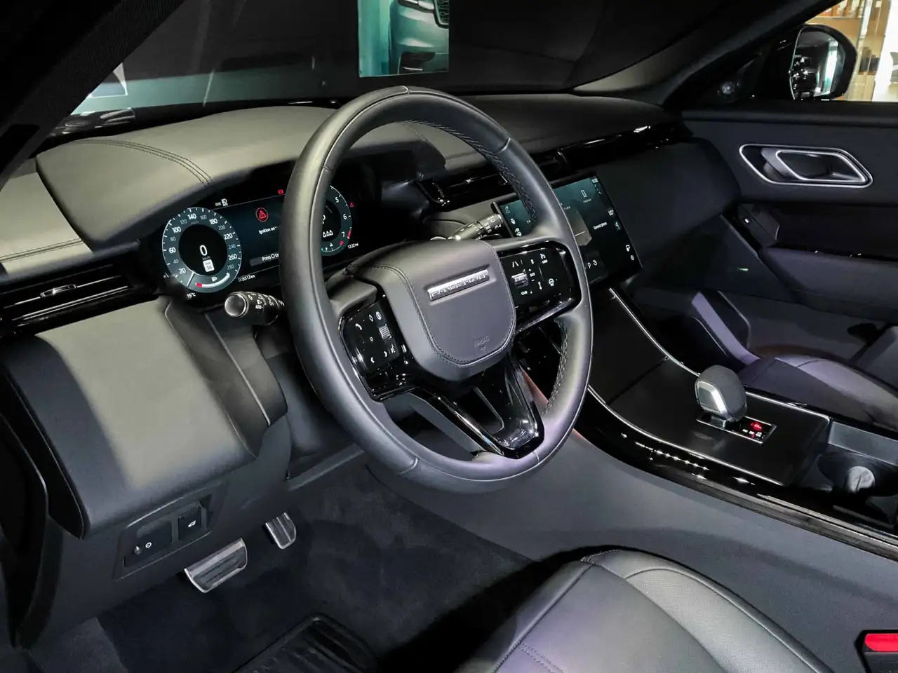 Land Rover Range Rover Velar - Image 11