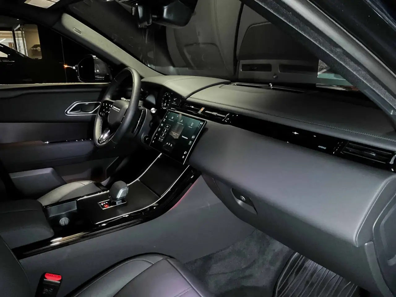 Land Rover Range Rover Velar - Image 17