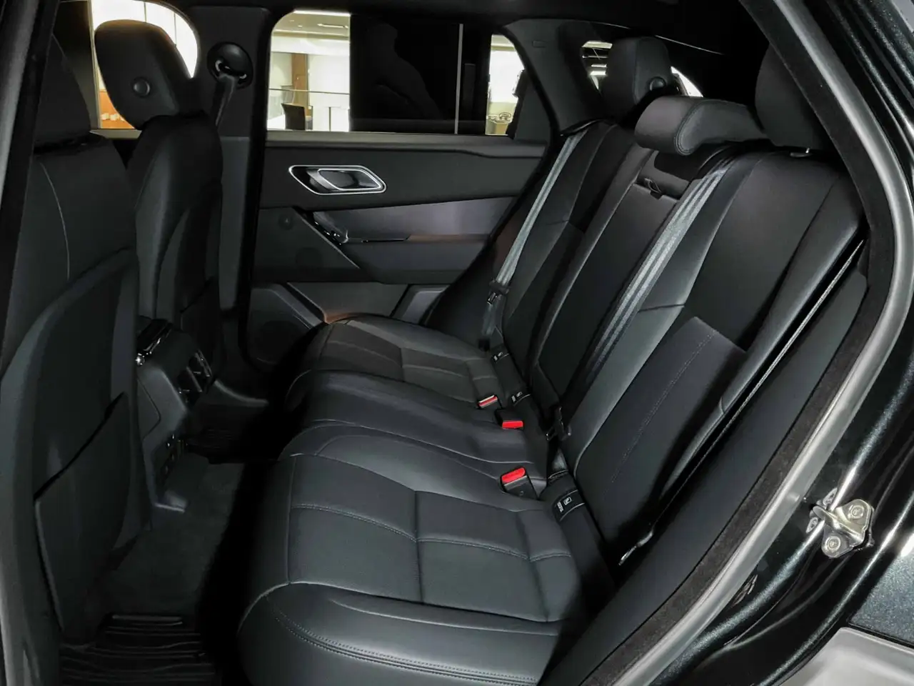 Land Rover Range Rover Velar - Image 19