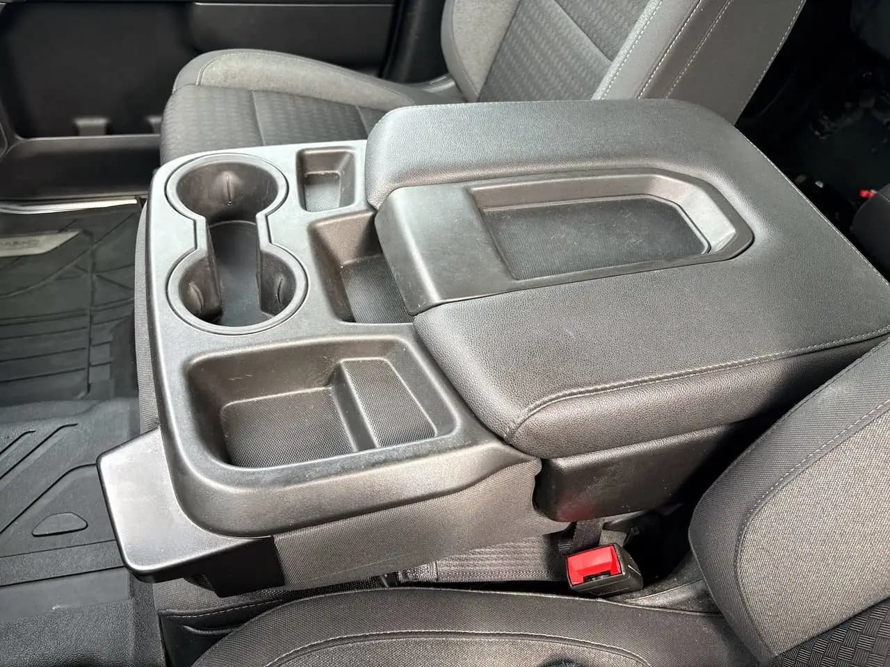 Chevrolet Silverado 1500 - Image 28